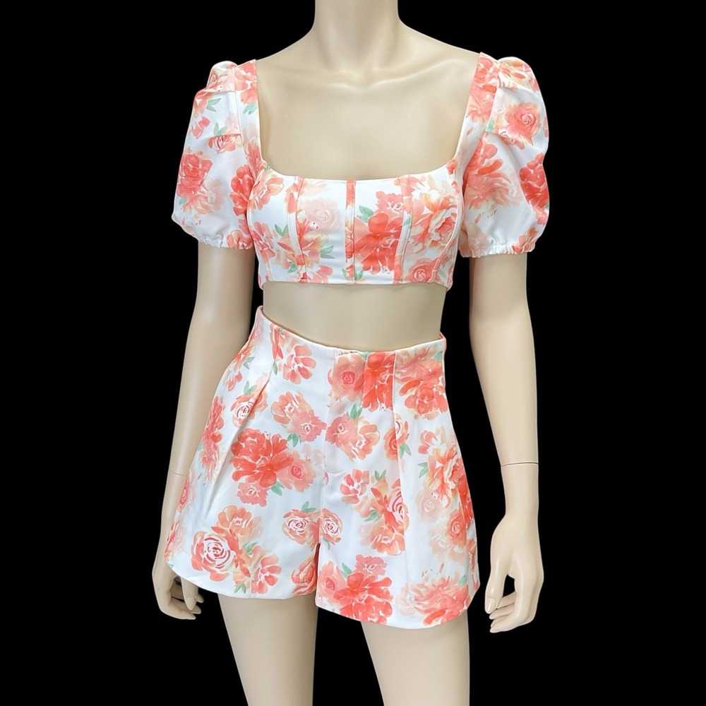 White Fox Short Set Women XS Top & Shorts Short Sleeve Floral High Waisted EUC‎